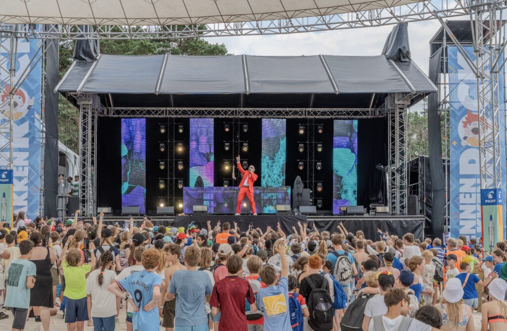 Red Stage podium huren